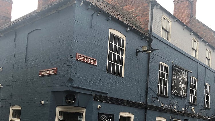 Blue pub told to change colour to match town heritage 