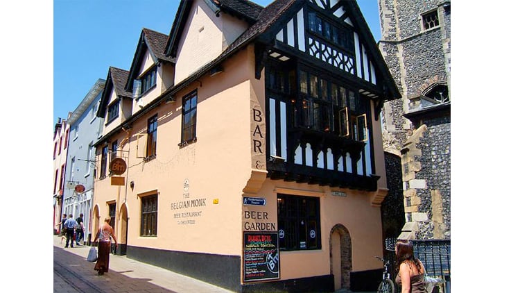 Pubs-stockpile-in-preparation-for-Brexit.jpg