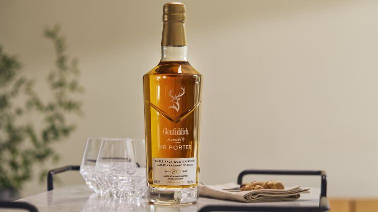 RESIZEDGLENFIDDICH_SHOT_01_055.main.bottle-1.jpg