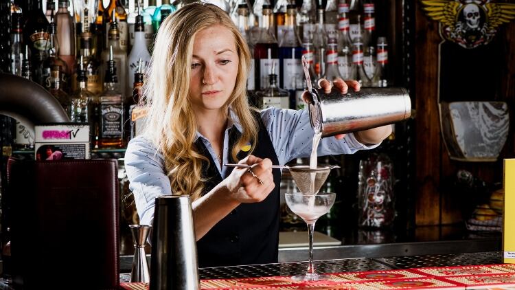 strait-cocktail-pour-landscape.jpg