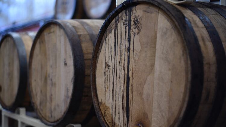 barrels-on-trailers-1267359.jpg