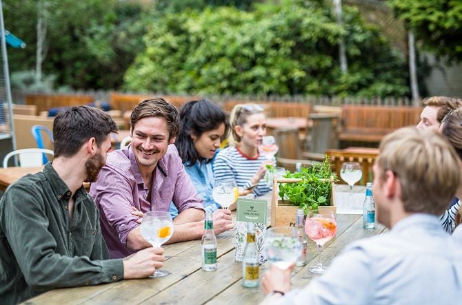 Gin-and-tonic-chat.jpg