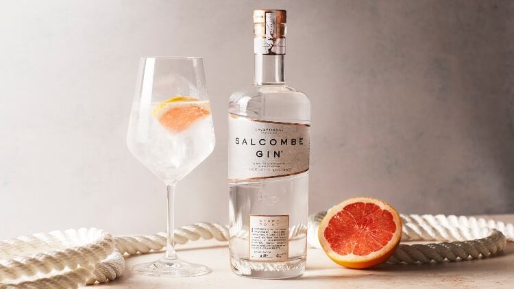 Salcombe-Gin-Start-Point-45-bottle-serve-grapefruit.jpg
