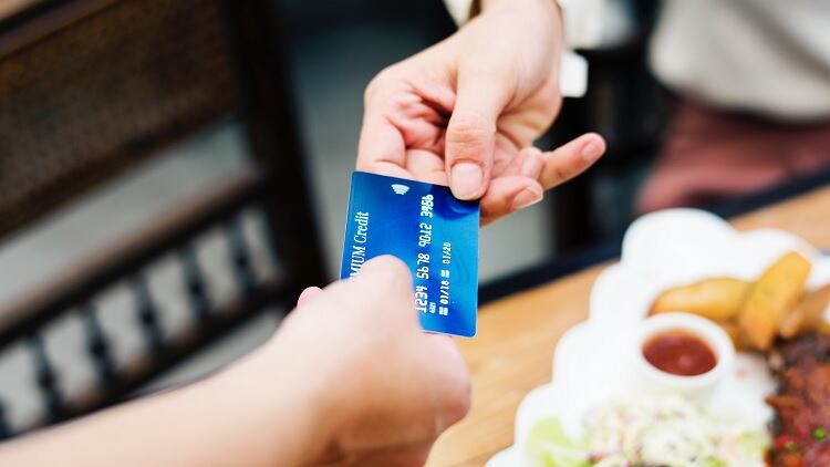 Hospitality-businesses-to-help-staff-avoid-payday-poverty-cycle.jpg