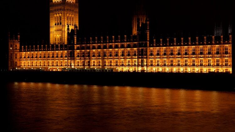 'Pubs should make sure customers are not in groups bigger than 6'