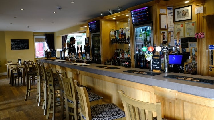 AshillWhiteHart-bar-indoors.jpg