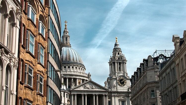 City of London pubs to be given stab kits