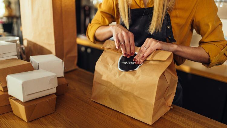Delivery-and-takeaway-sales-in-pubs-decline.jpg