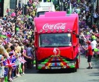 Torch.crowds.with.Coke.recycle.van