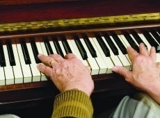 Piano: live music brings people to pubs