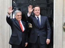 Cameron gave Piñera bottles of ale for miners