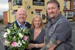 Punch Taverns’ Paul Taylor presents long-standing licensees Bev and Roger Redfern with a bouquet of flowers