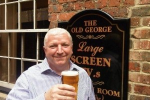 Pub manager retires after 27 years at the helm of the same pub