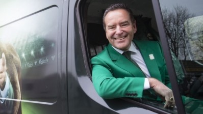 Jeff Stelling is on the hunt for fans with great football knowledge