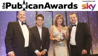 Representatives from Admiral Taverns with 2016 Publican Awards host, Michael McIntyre
