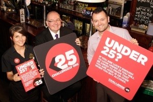 SBPA chief executive Patrick Browne (centre)  gets the support of the manager of the City Walls pub in Stirling, Ross Mamo (right), and staff member Lauren Kerr
