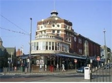 Yates's Blackpool: Southall's pub