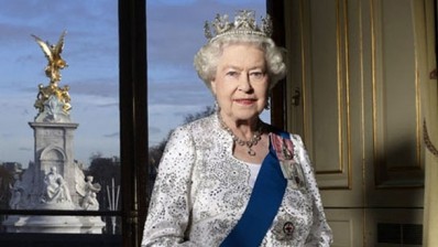 Fit for the Queen? Her Majesty dines out at Edinburgh pub
