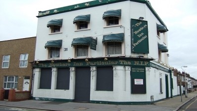 Historic England says post-war pubs 'severely threatened' 