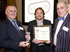 John Gardner and (right) Peter Amor of Wye Valley Brewery, Overall Winner in the SIBA Brewing Business Awards 2009, with (centre), awards judge Pete Brown 