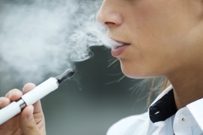 Outside smoking ban consultation criticised for including e-cigarettes