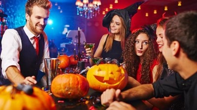Long way to go: on-premise drinks sales 2% ahead of 2021 over Halloween but inflation holds growth down (Credit: Getty/shironosov)
