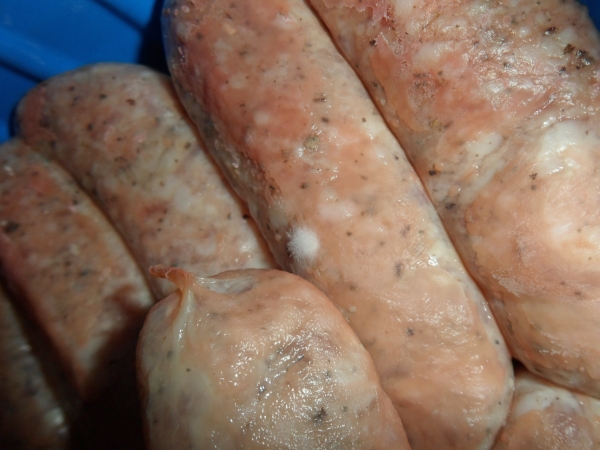 Linconshire sausage with white mould 1