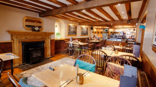 Longboat Inn_Interior_Dining Room