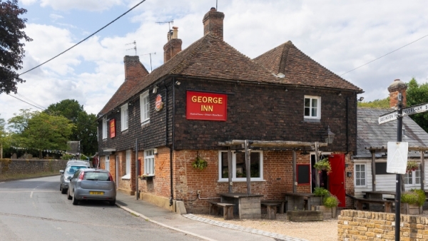 Shepherd Neame's George Inn at Newnham has reopened with new licensees