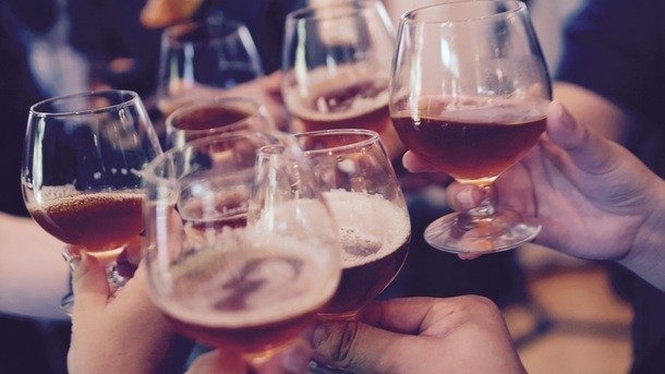Moderate alcohol consumption can "benefit" mental wellbeing 
