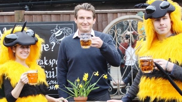 Bee-lieve: Brakspear's honey ale raises almost £3k for campaign to help save Britain's bees 