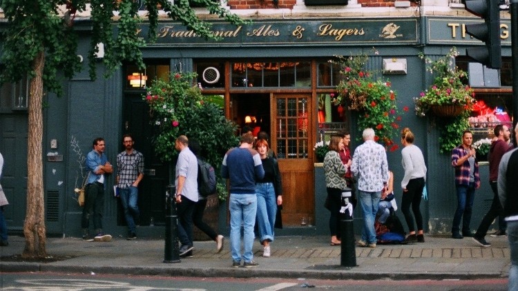 Do pubs, bars and restaurants have a role to play in helping to re-invigorate the high street and to take advantage of units that are closed?