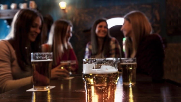 Scottish lockdown: pubs will be able to serve alcohol indoors until 10.30pm from next week (image: Getty/nautiluz56)