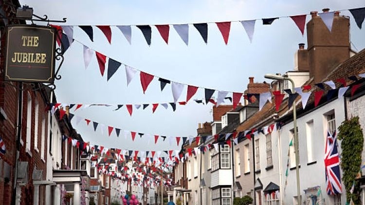 Jubilee of two halves: pub sales up over Jubilee but street parties dent trade over weekend (Credit: Getty/nicolamargaret)