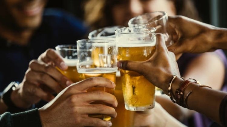 Inflation-beating end to August: latest CGA Drinks Recovery Tracker shows sales were 10% up vs 2021 levels in seven days to Saturday 3 September (Credit: Getty/The Good Brigade)