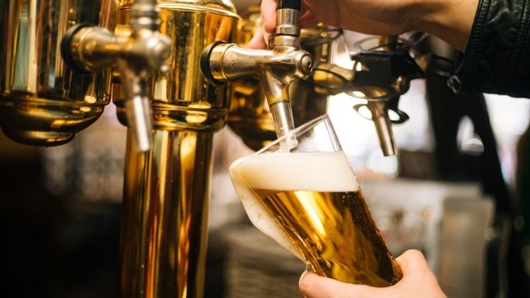 Pulling pints: Beer sales rise yet sector still needs support (Getty/ agrobacter)