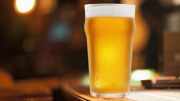 Number crunching: some 15m fewer pints were sold leading up to Christmas 2021 compared to figures in 2019 (image: Getty ultramarinfoto)