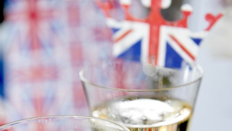 Raise a glass: Licensing hours extended for Jubilee weekend in June (Getty/ CreativeDream)