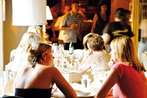 Pubs share of eating out visits up