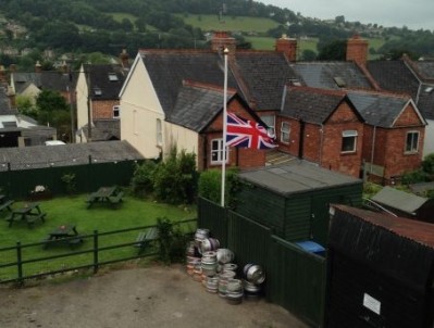 Licensee threatened over EU flag