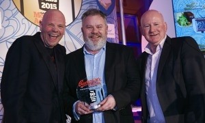 Steve Harris, of top pub the Sportsman, picks up his award from Tom Kerridge and Budvar's Peter Gordon