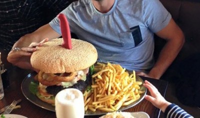 10,000 calorie 'Man v Food' style pub burger breaks the internet