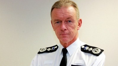 Sir Bernard Hogan-Howe police calls for fewer pubs