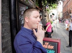 Academics have suggested extending smoking ban to outside areas