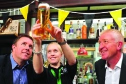 PMA editor Rob Willock and Star's Chris Jowsey (r) get a closer look at pint perfection